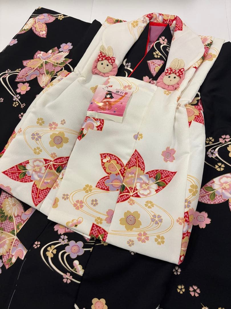 七五三　3歳女の子　着物・被布セット　黒地に紅葉　小桜　うさぎ飾り　日本製　新品