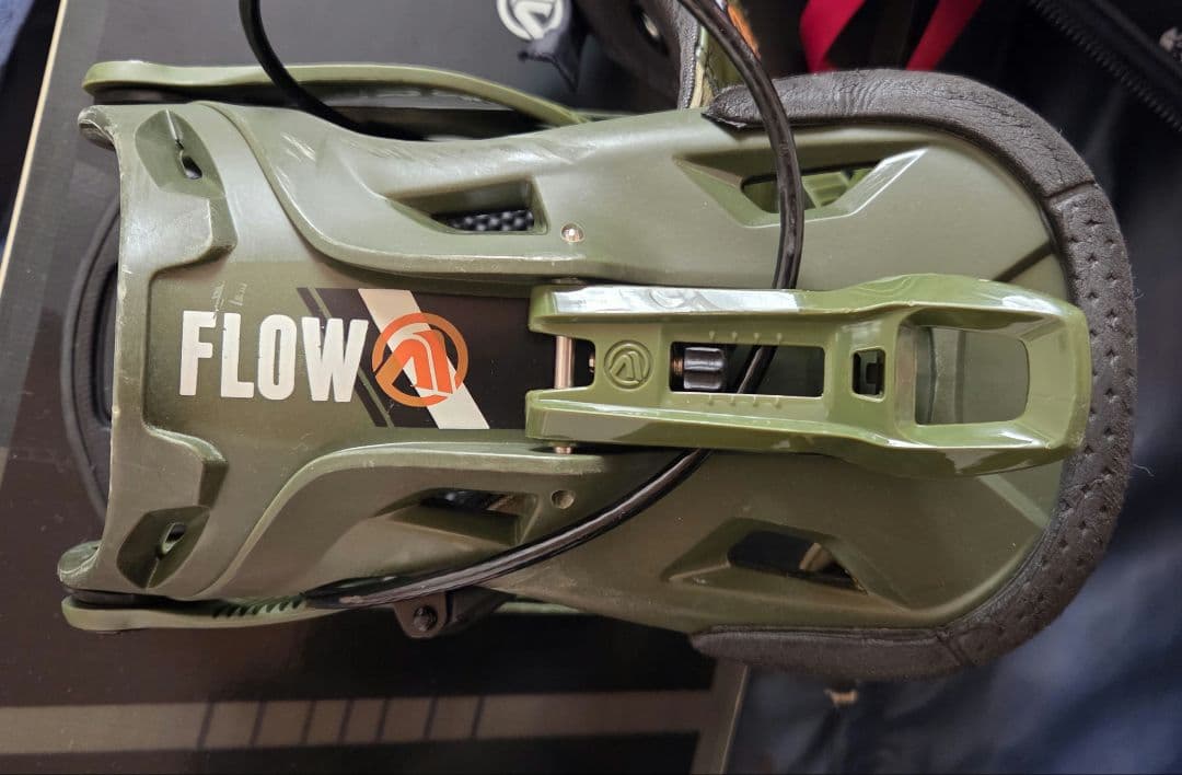 FLOWスノーボード ビンディング ケース付き