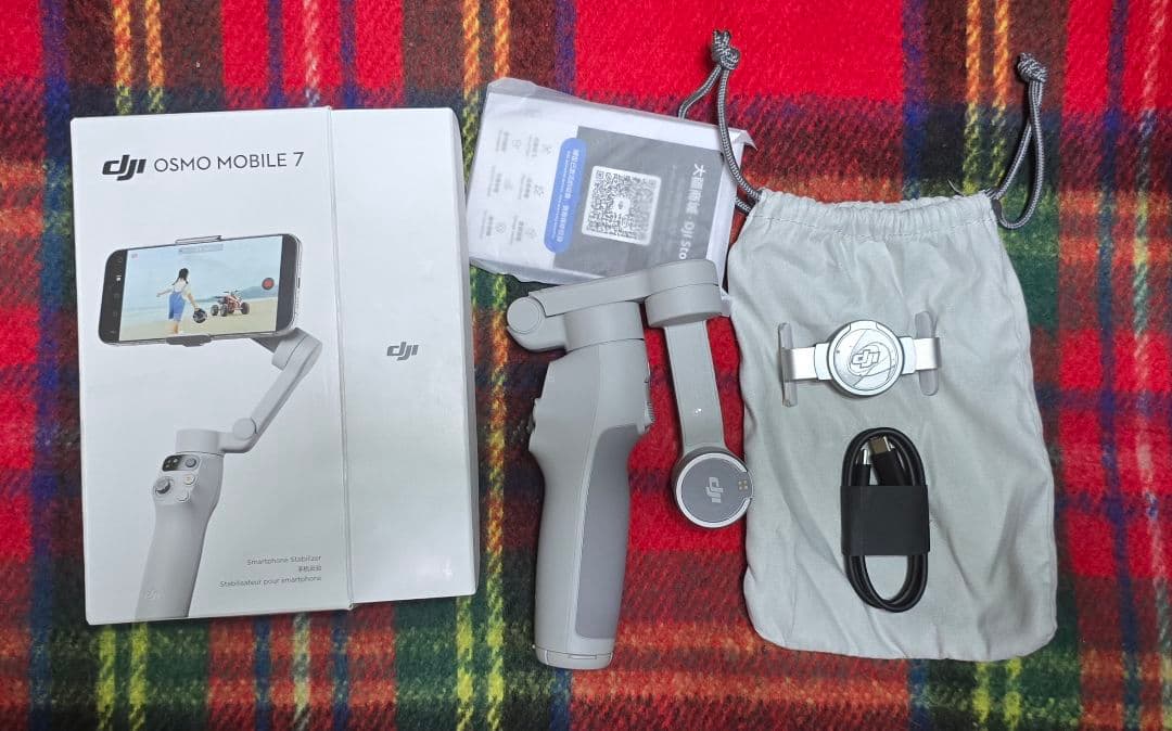 新製品 DJI Osmo Mobile 7 三脚内蔵 スマートフォンジンバル