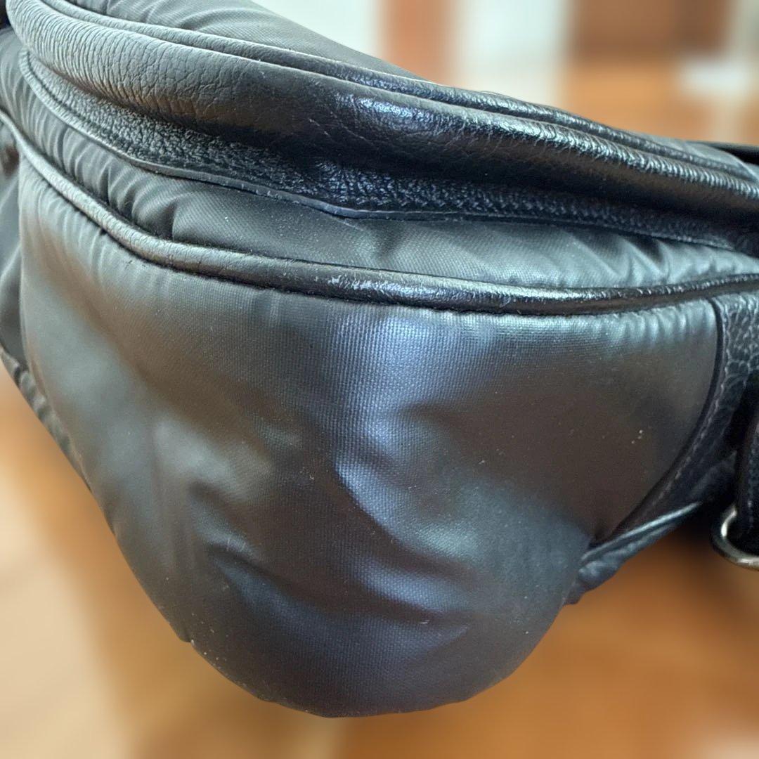 ハンティングワールド　メッセンジャーバッグ　ショルダーバッグ