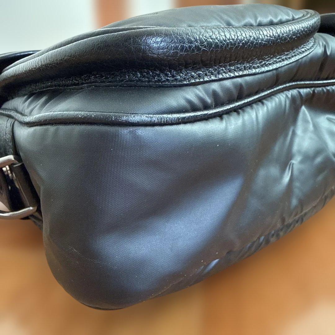 ハンティングワールド　メッセンジャーバッグ　ショルダーバッグ