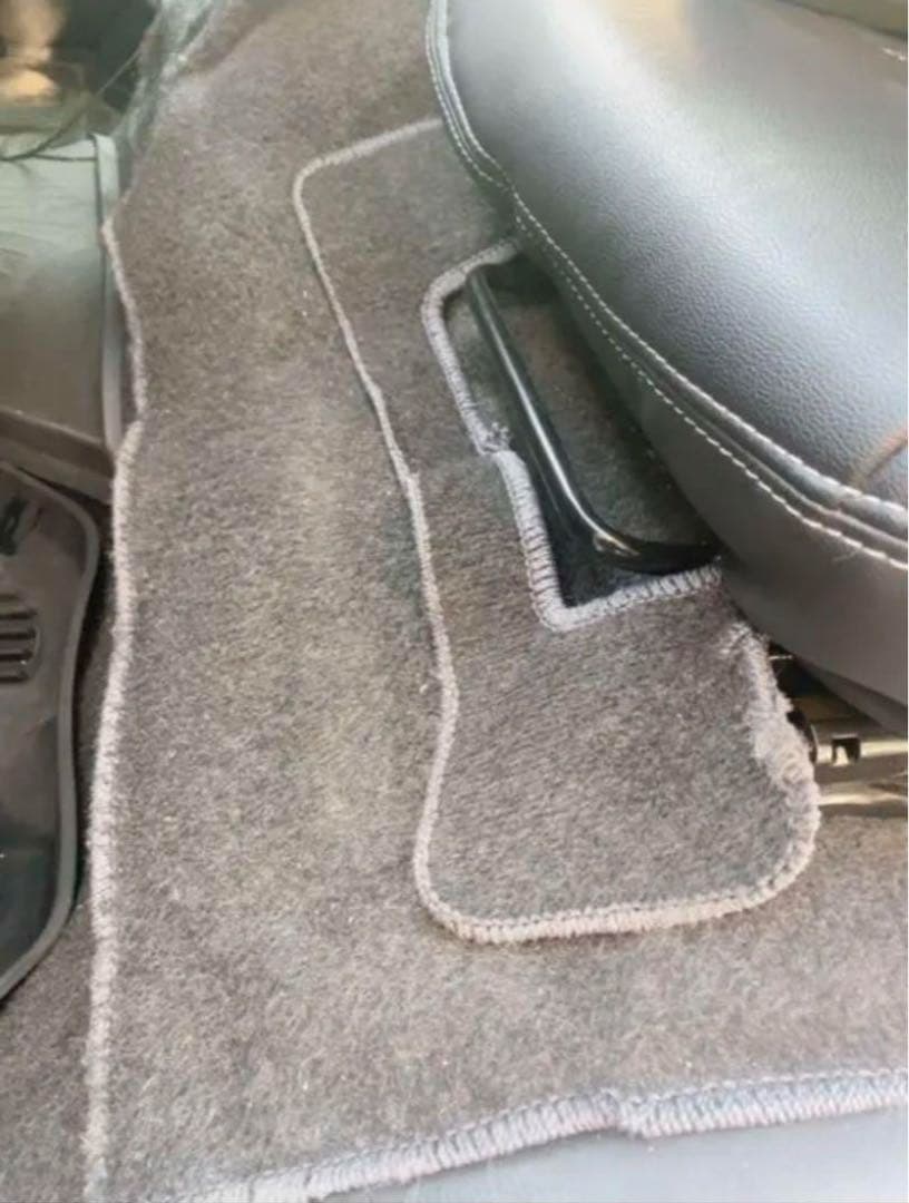 ハイエース200系　スーパーGL フットレスト　運転席側&助手席側　足おき台