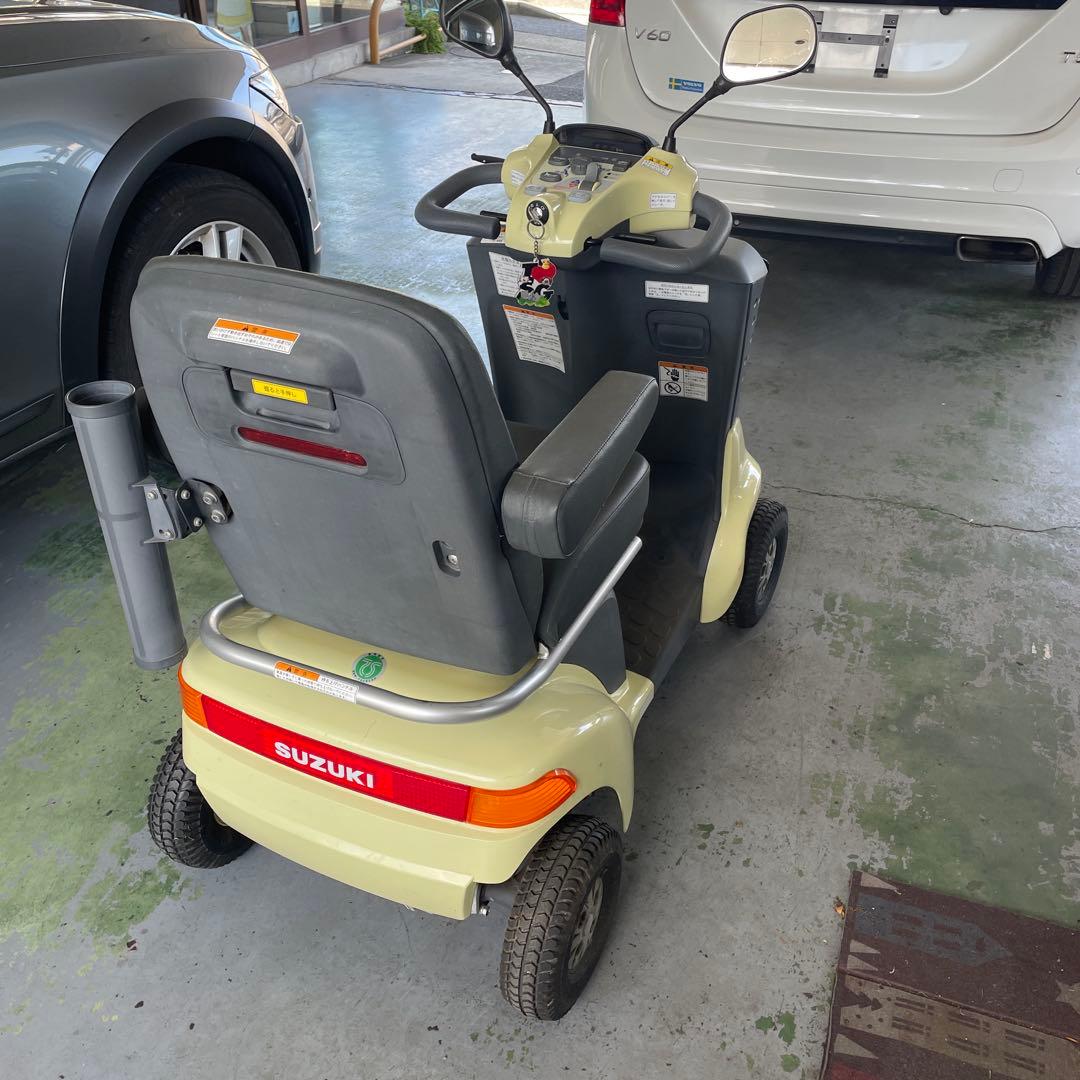 SUZUKI 電動スクーター クリーム色