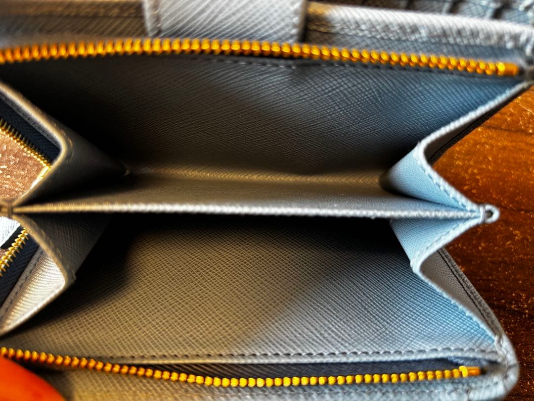 PRADA サフィアーノレザー 二つ折り財布 ライトブルー