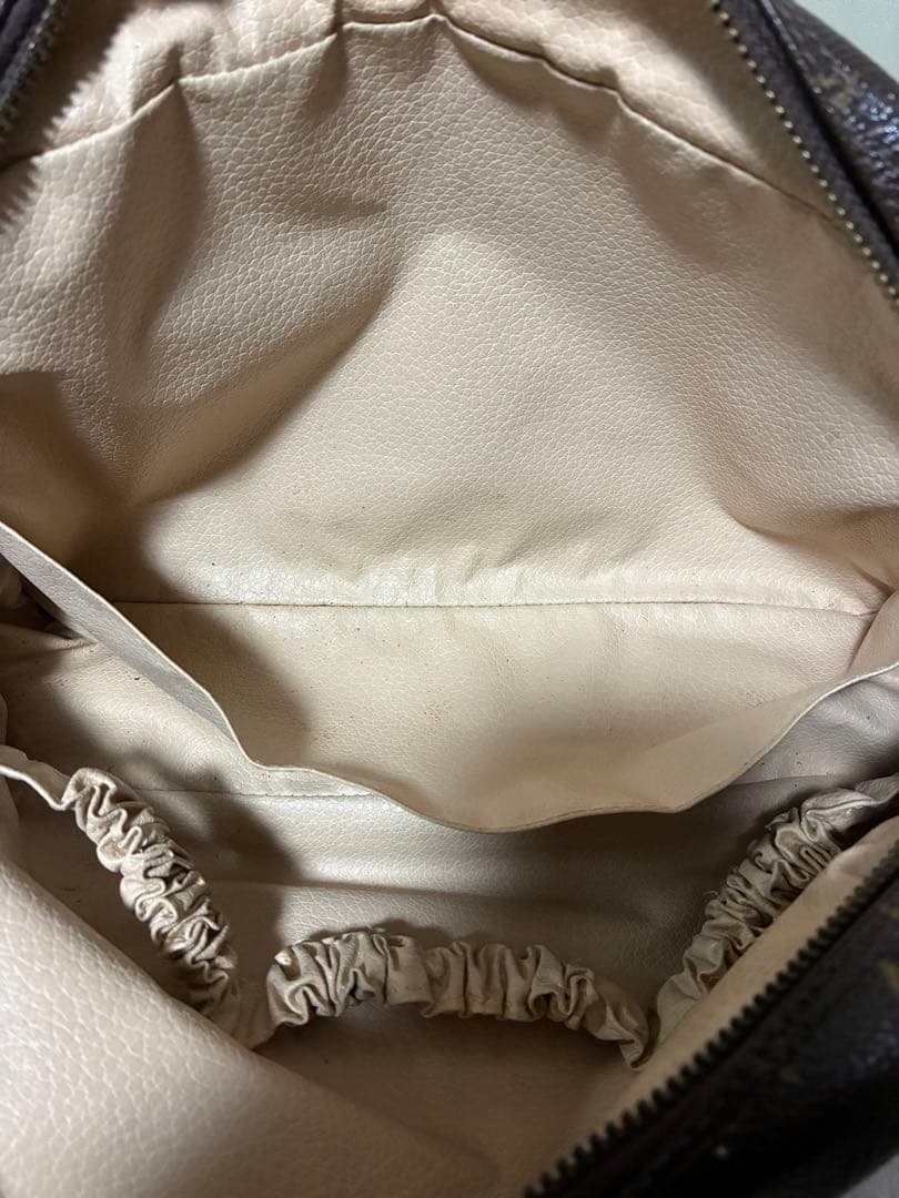 Louis Vuitton ブラウンレザーポーチ