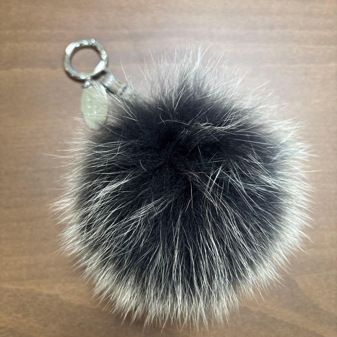 フェンディ セレリア ポンポン チャーム ブラックベージュ