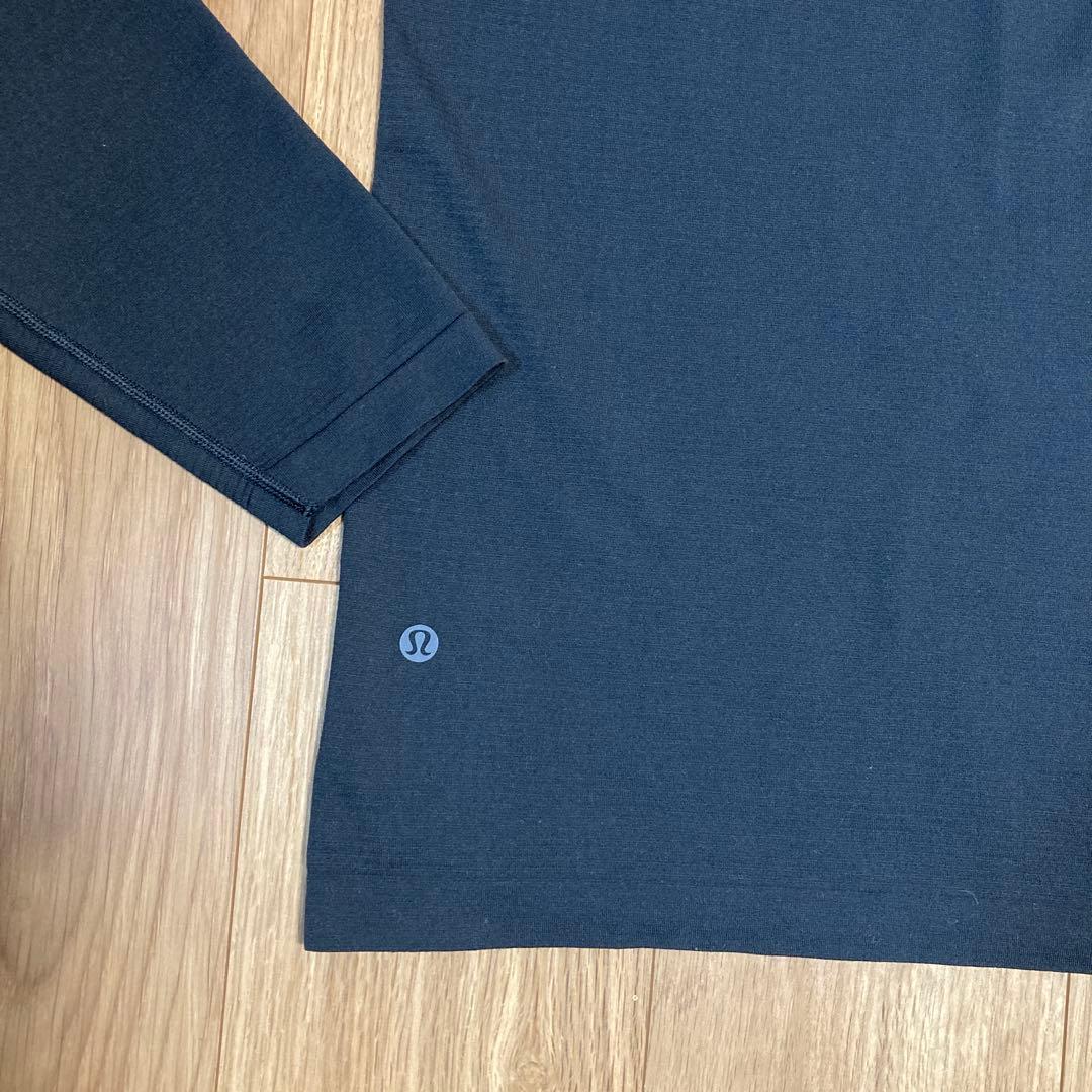 未使用、人気！ルルレモン　黒　長袖T 伸縮性　吸汗速乾　スリムライン　ユニS