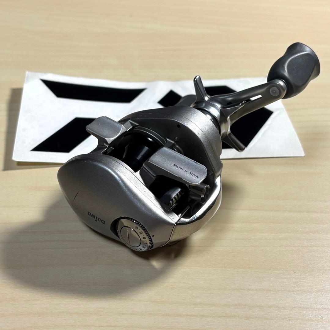 ダイワDaiwa TD-Z103P 右ハンドル　ローギア　　リールカバー付