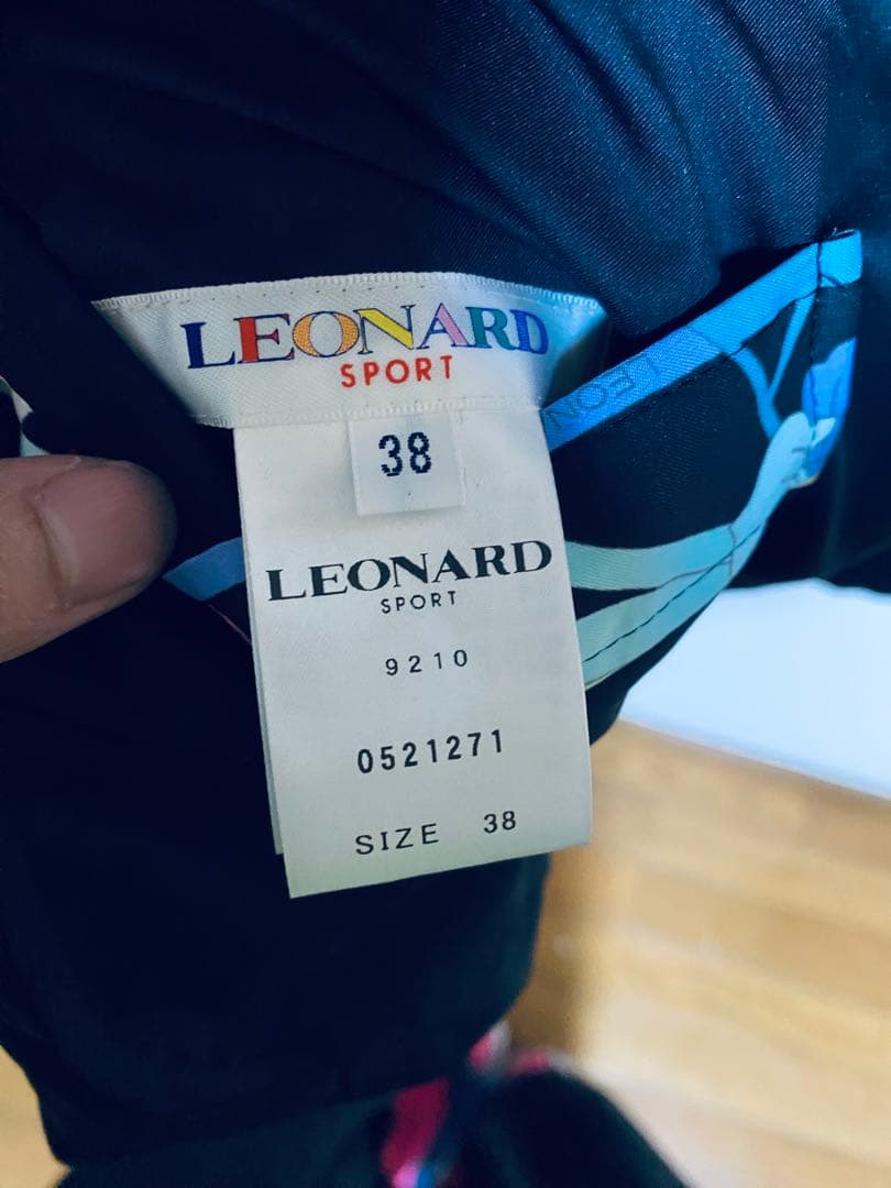 レオナール　LEONARD sport 花柄ポケット付きダウンベスト