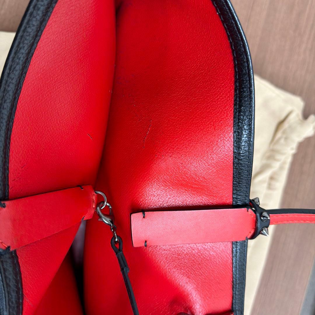 スタッズ付き黒レザートートバッグ