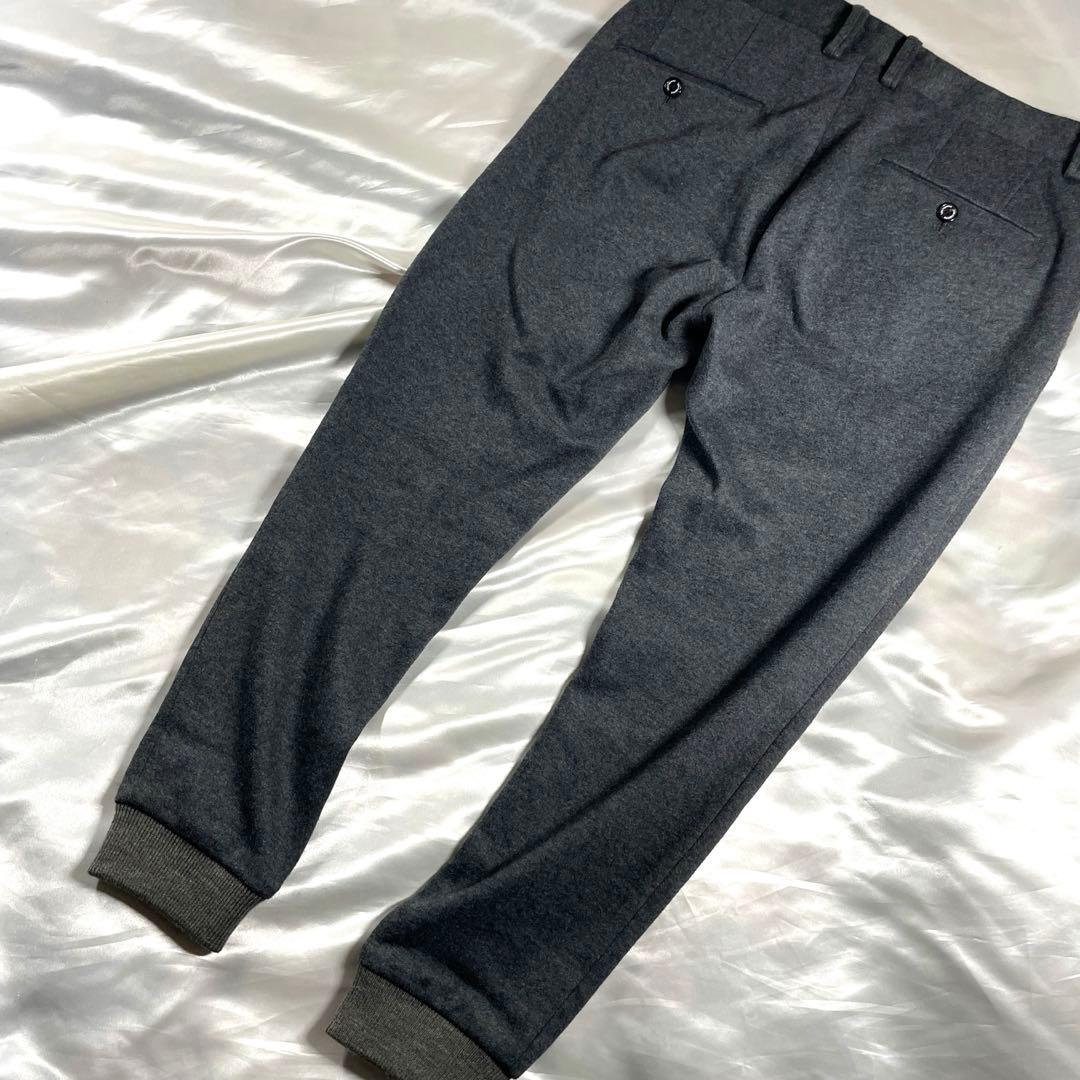 美品　1piu1uguale3 ウールスラックス　ストレッチ　IV(M) グレー
