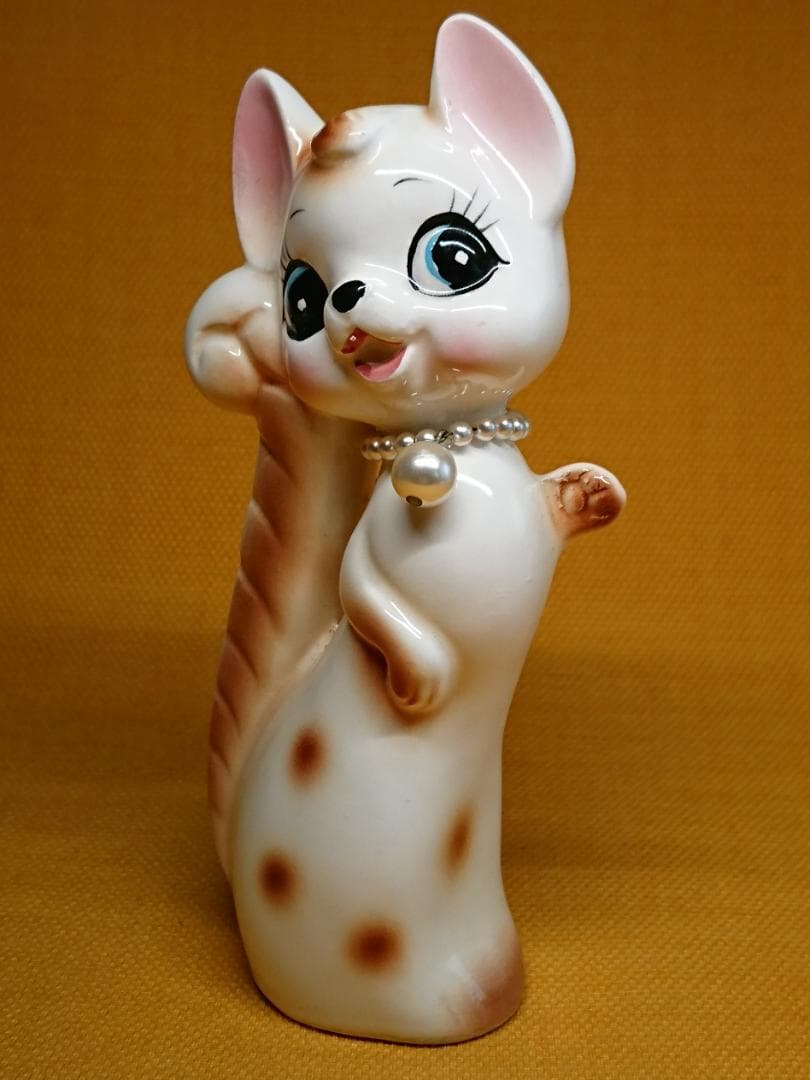 【美品】ネコ　リス　キツネ　陶器　置物　インテリア　工芸品　美術品　A1057