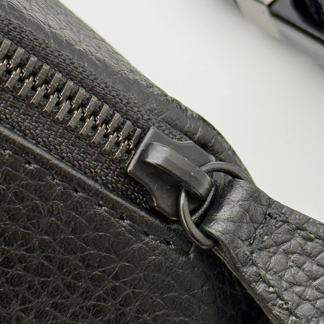 【極美品】HushTug ハッシュタグ カーブドボディバッグ ブラック