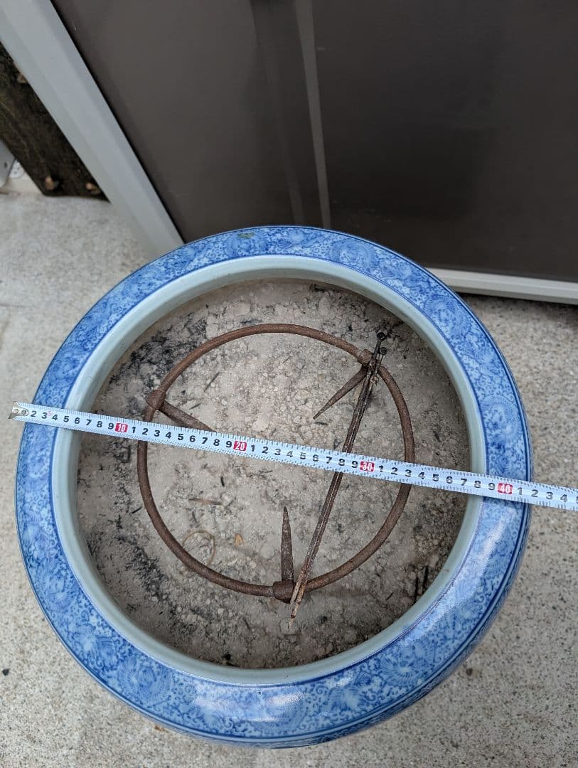 龍神火鉢染付青白い陶器製火鉢 約30cm