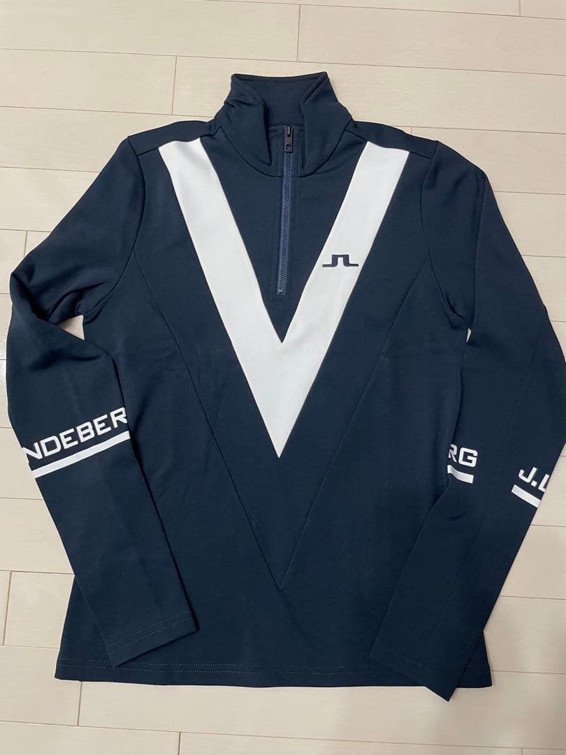 未使用⭐︎J.LINDEBERG ジェイリンドバーグ　ジップハイネック トップス