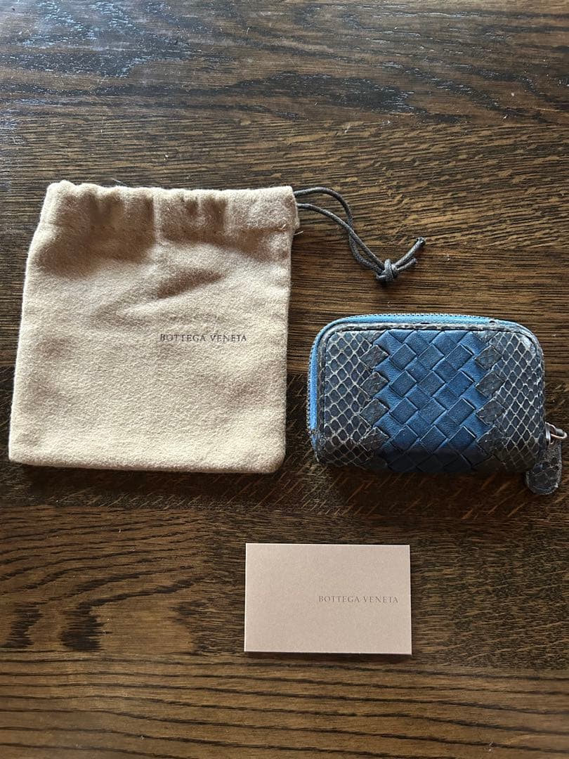 Bottega Veneta ケース 青 イントレチャート　パイソン