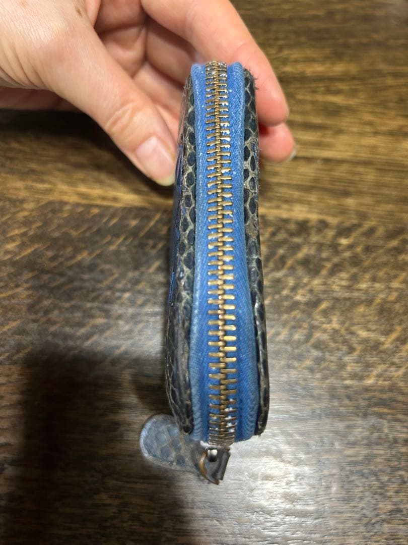 Bottega Veneta ケース 青 イントレチャート　パイソン