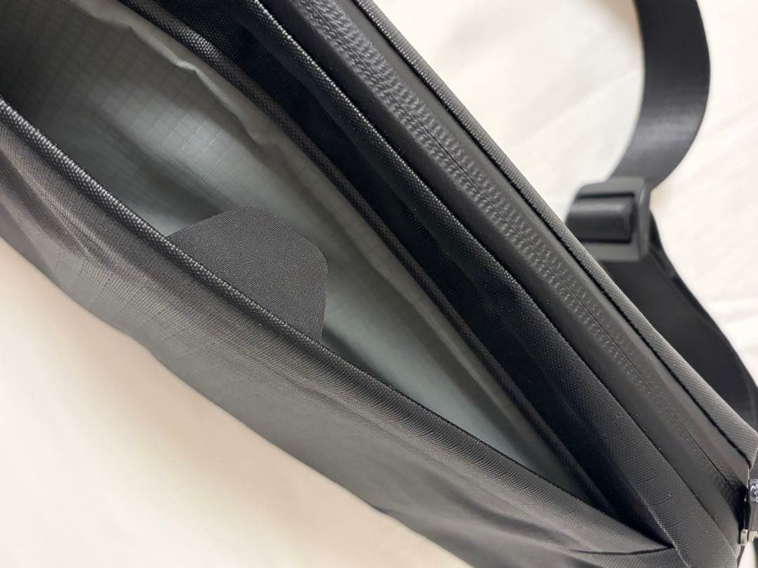 【新品未使用】RE:FORM XB:01 CROSSBODY 3L