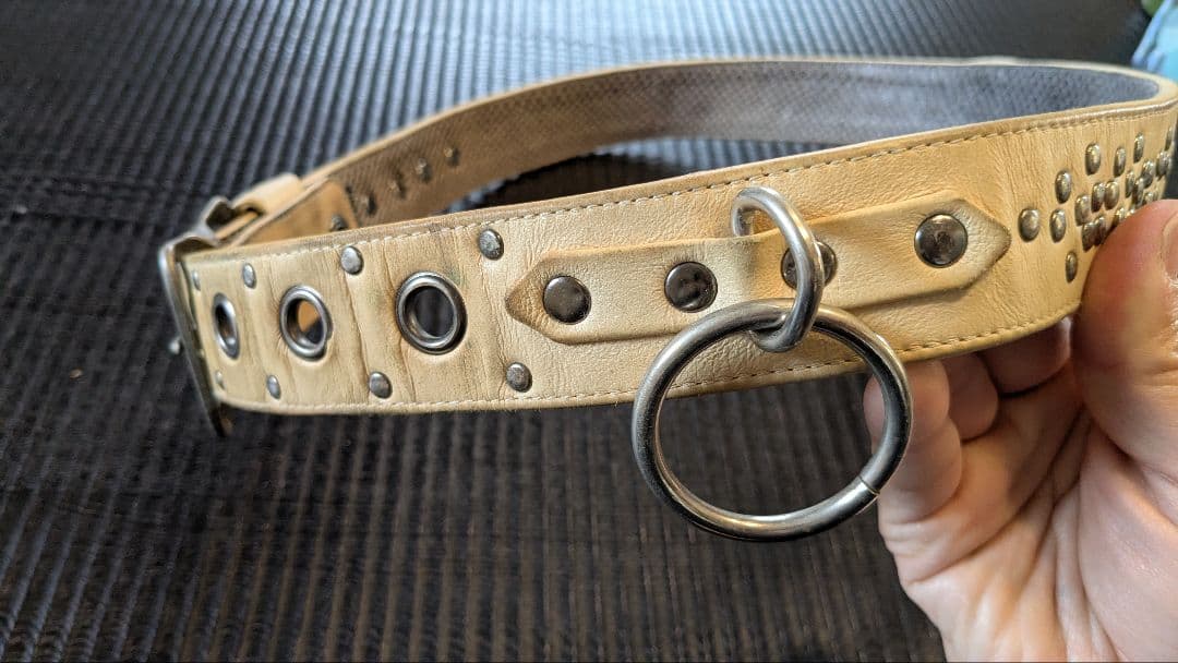 KMRii（ケムリ)レザースタッズベルト