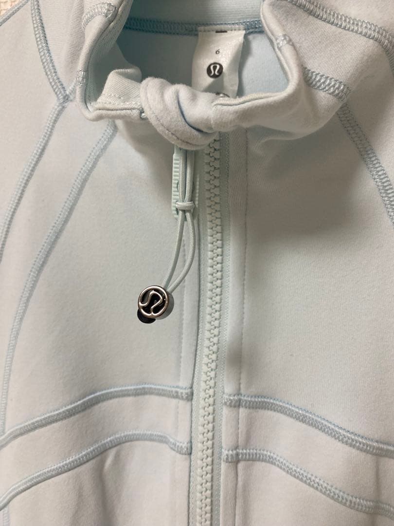 美品 ルルレモン Define ジャケット Nulu 6水色 Lululemon