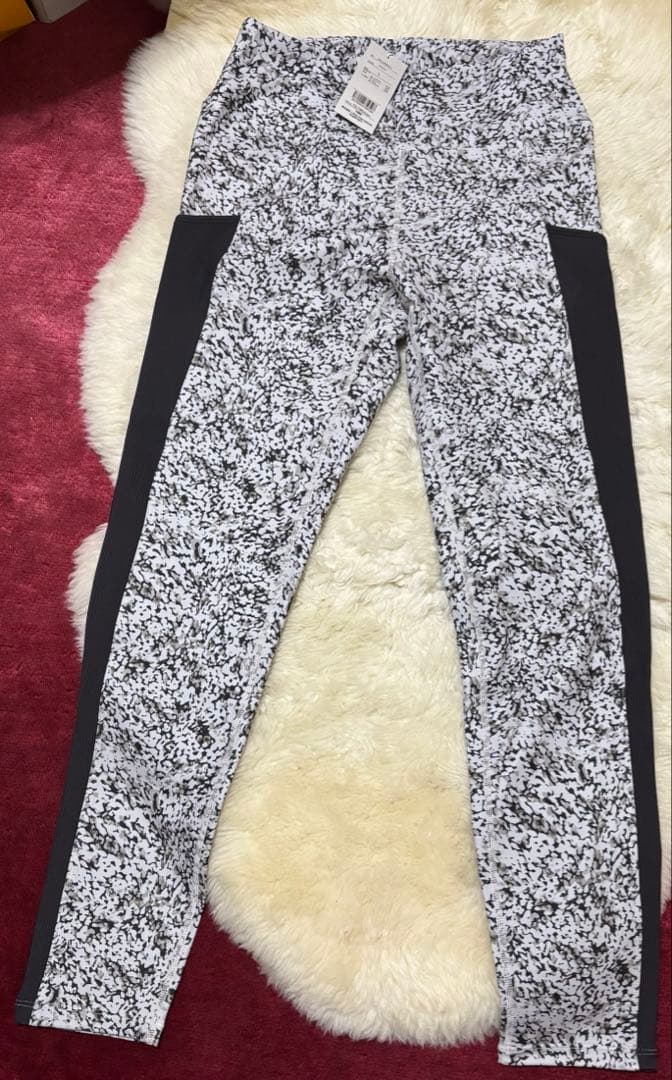 ラバ　LAVA SUKALA ヨガウェア　レギンス　Mサイズ　柄物