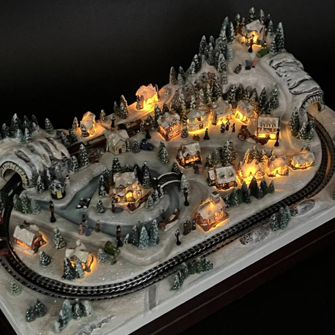 トーマスキンケード　田舎のクリスマス列車　ミニチュア　ジオラマ　クリスマス