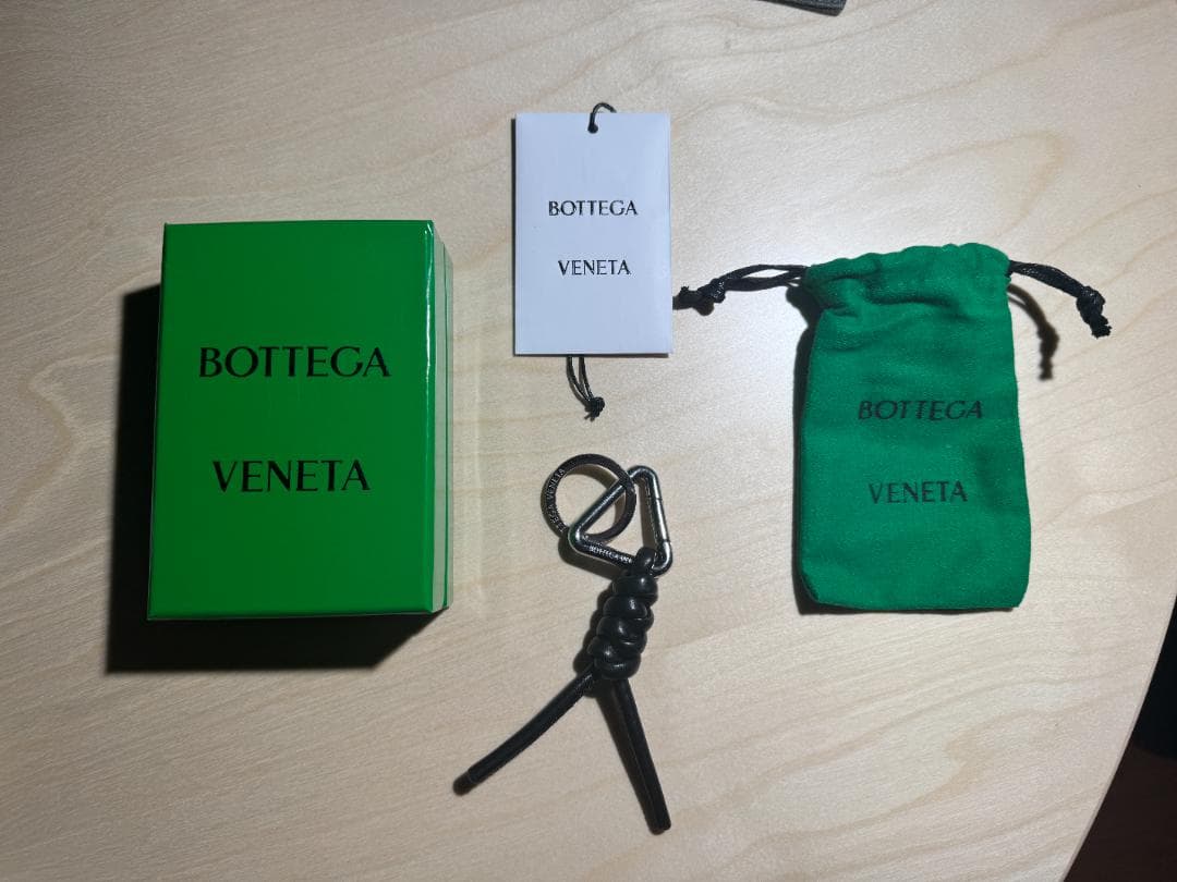 BOTTEGA VENETA ボッテガヴェネタ トライアングル キーリング ネロ