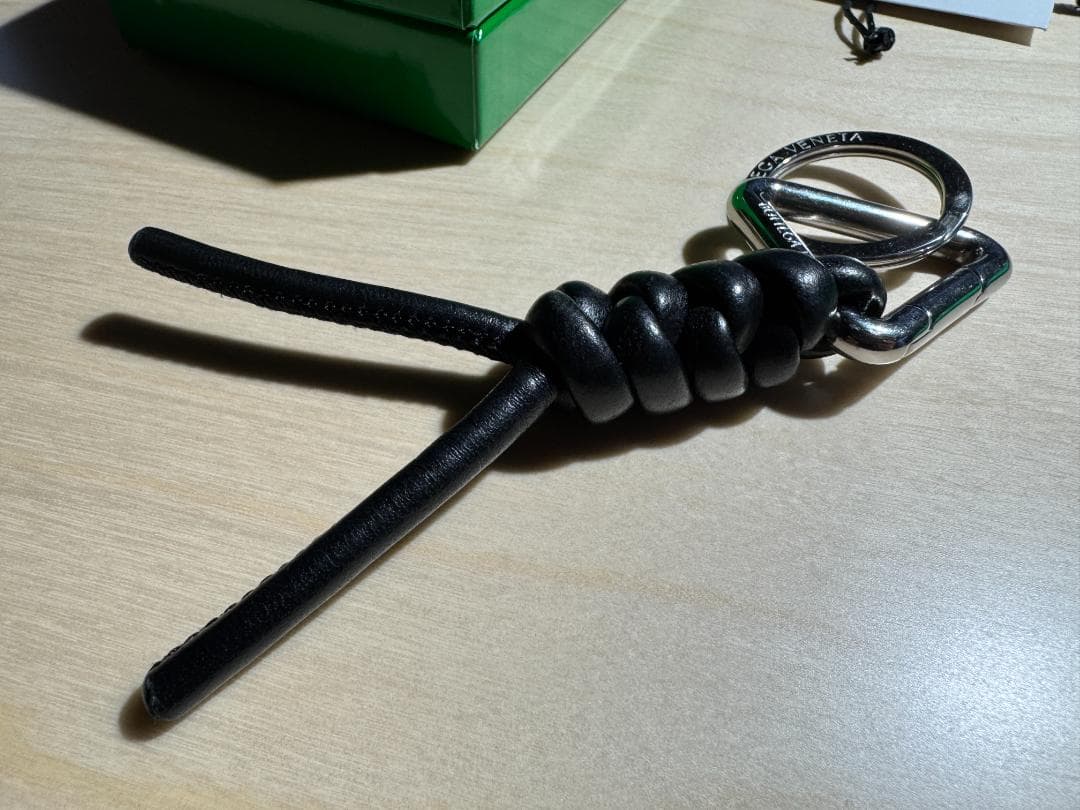 BOTTEGA VENETA ボッテガヴェネタ トライアングル キーリング ネロ