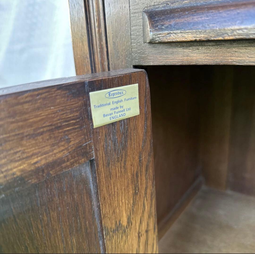 英国 べヴァン・ファンネル社 Reprodux ブックシェルフ 食器棚 iso※