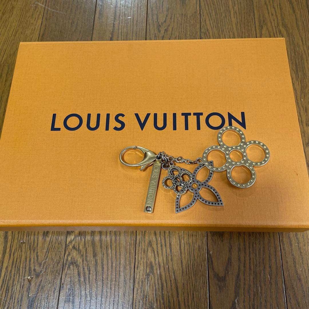 LOUIS VUITTON フラワーモチーフ キーホルダー