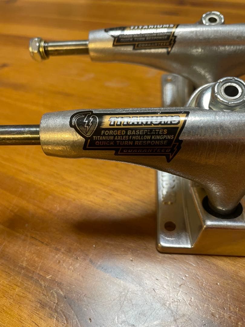 Thunder Titanium Lights 147 サンダー　トラック