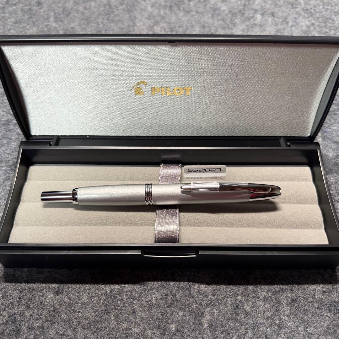 パイロット万年筆 キャップレス 〈M〉中字(未使用)