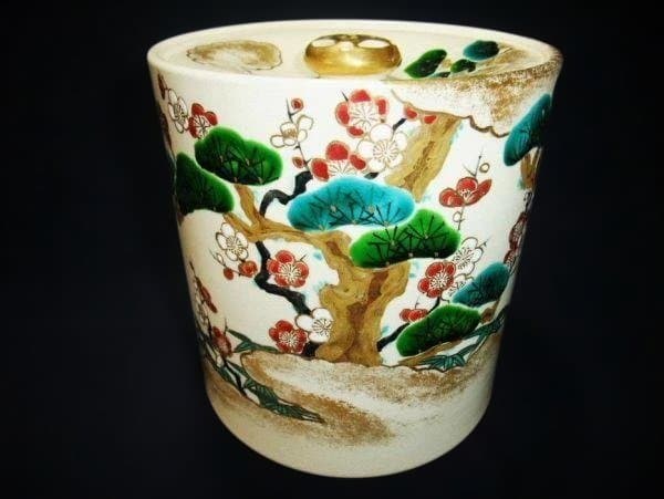 滝窯 橋本城岳造 水指 梅と松の絵柄 金色の蓋付き