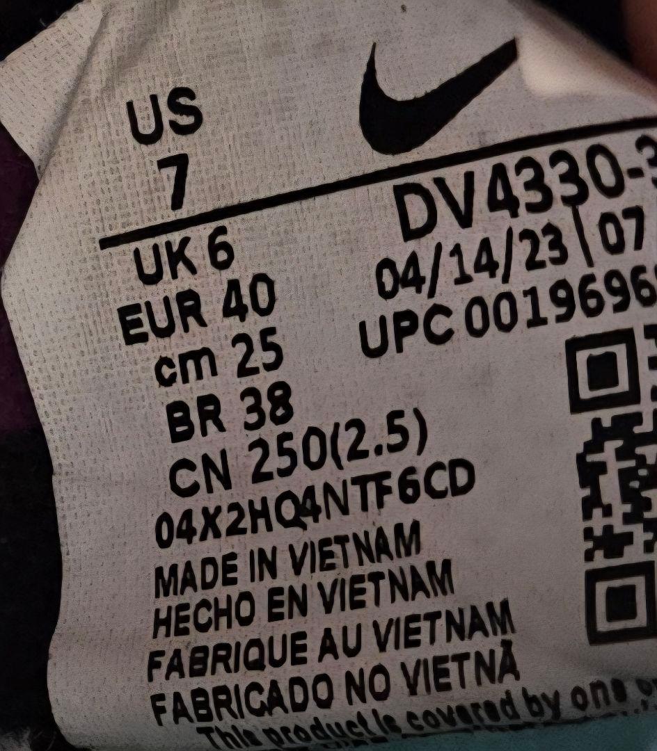 サッカースパイク　ナイキ　ティエンポ