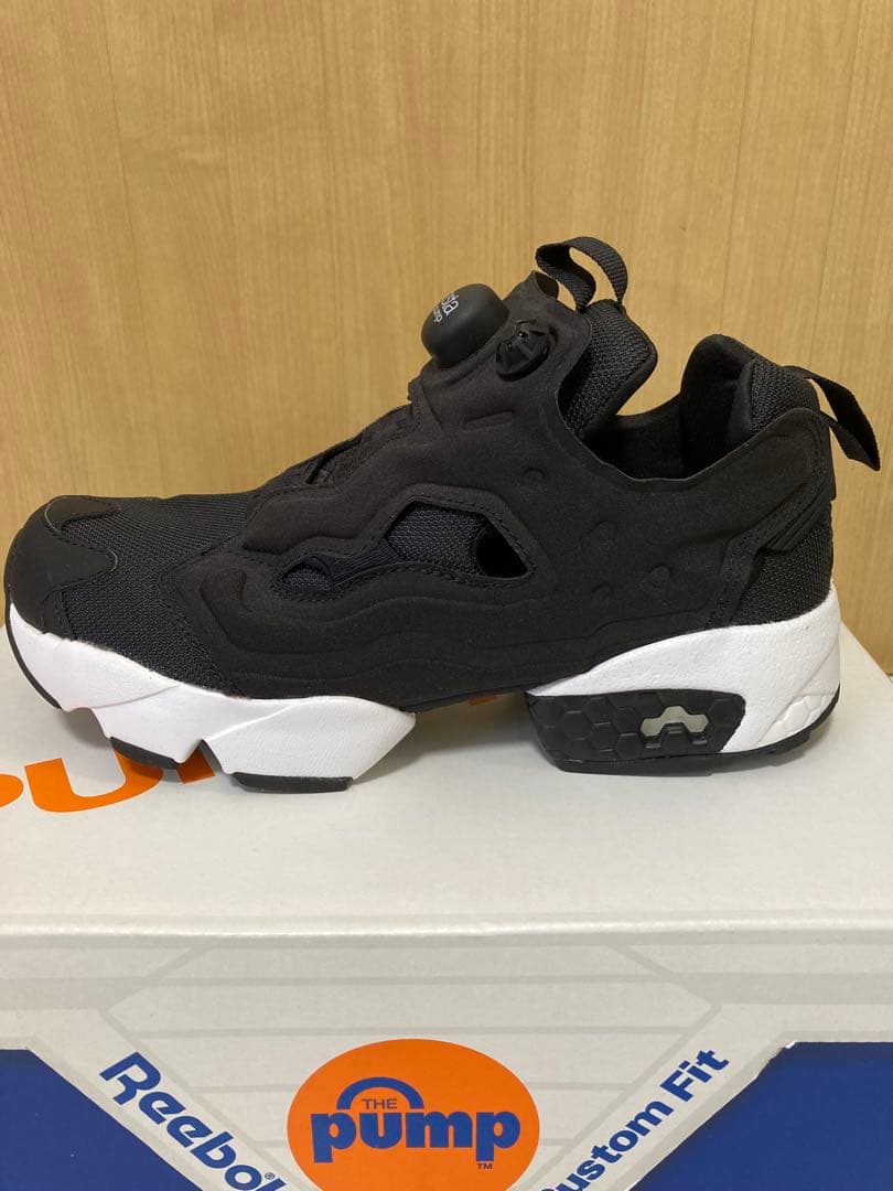 新品　Reebok リーボック　スニーカー　インスタポンプフューリー　24cm