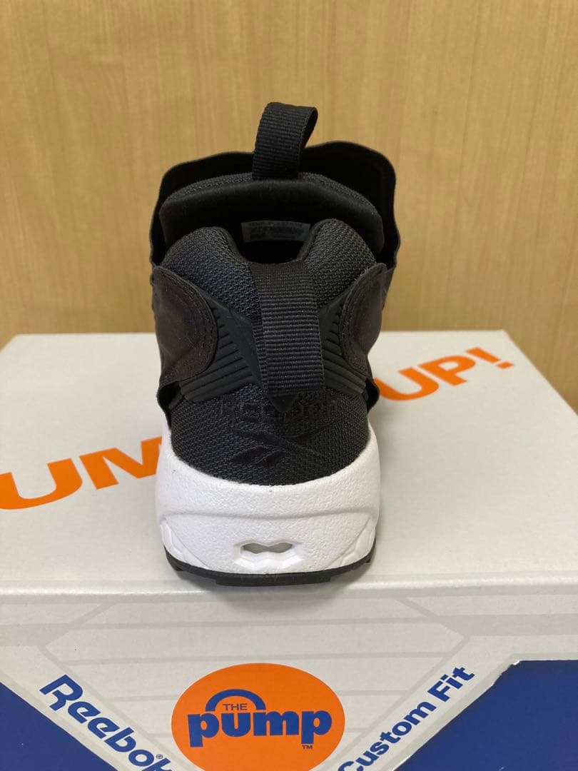 新品　Reebok リーボック　スニーカー　インスタポンプフューリー　24cm