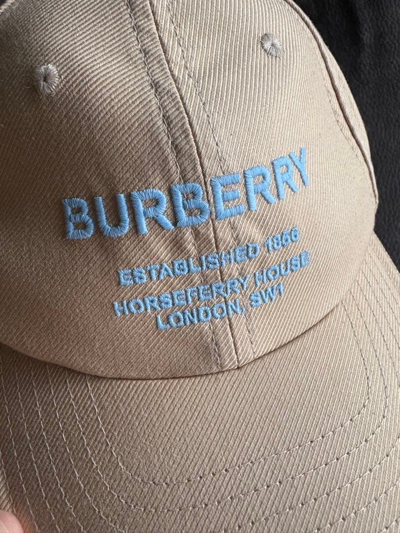 BURBERRY ベージュ ロゴ刺繍 キャップ