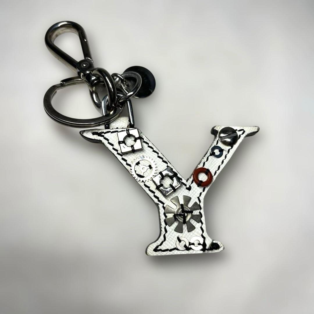 【正規品】PRADA 『Y』レザー イニシャル キーチェーン