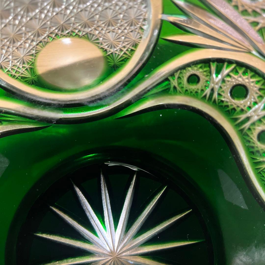 緑色カットクリスタルガラス八角形ボウル　生花用でも飾り用にでも。