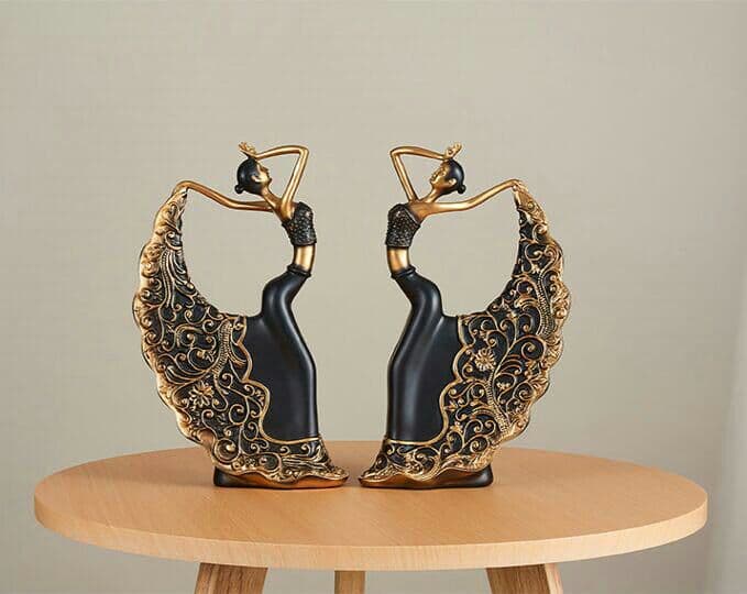 ヨーロッパ式の現代的なシンプルな工芸品クジャク踊り子の家を飾る