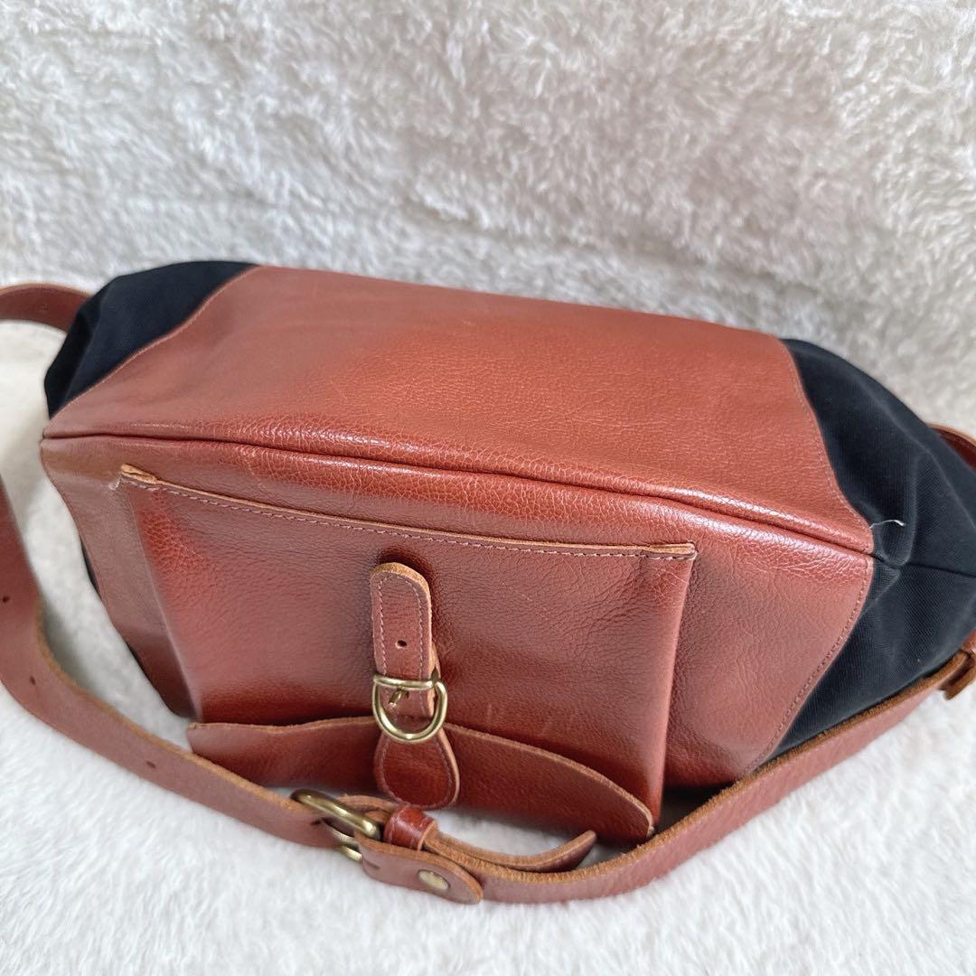 【美品】　IL BISONTE ショルダーバッグ レザー×キャンバス ブラウン