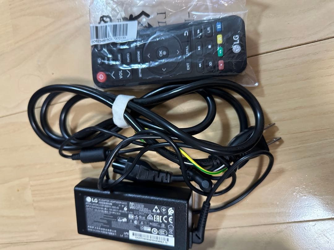 LG プロジェクター　超短焦点　PH450UG