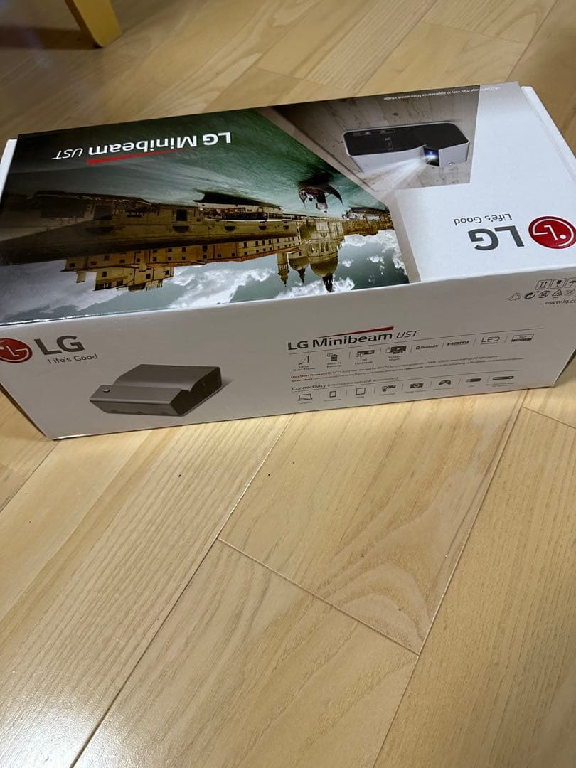 LG プロジェクター　超短焦点　PH450UG