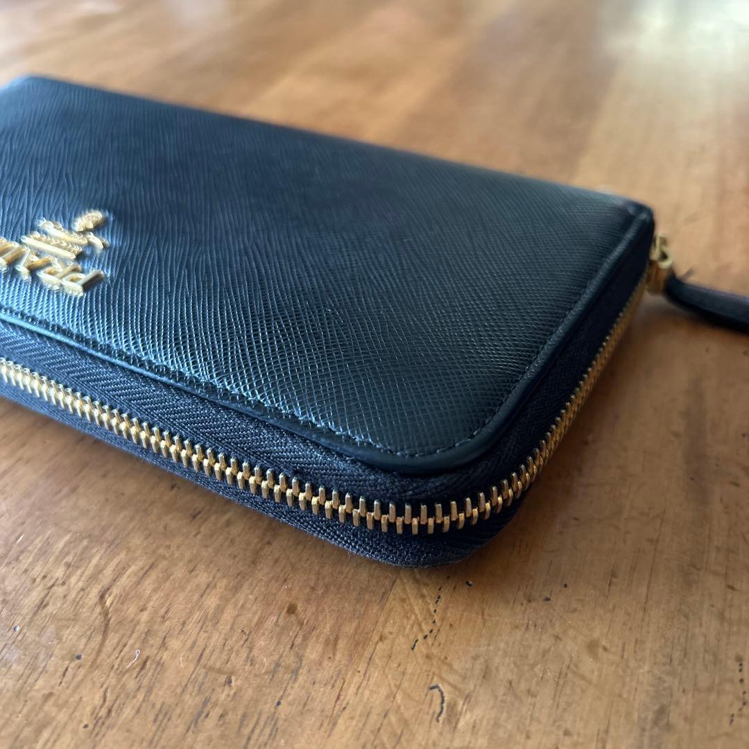 じ*い様 PRADA ブラック 長財布　サフィアーノレザー　黒 ゴールドロゴ