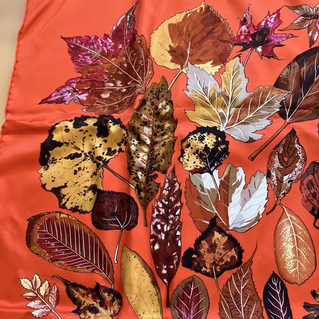 HERMES PAPIS オレンジ色の葉模様スカーフ　新品！