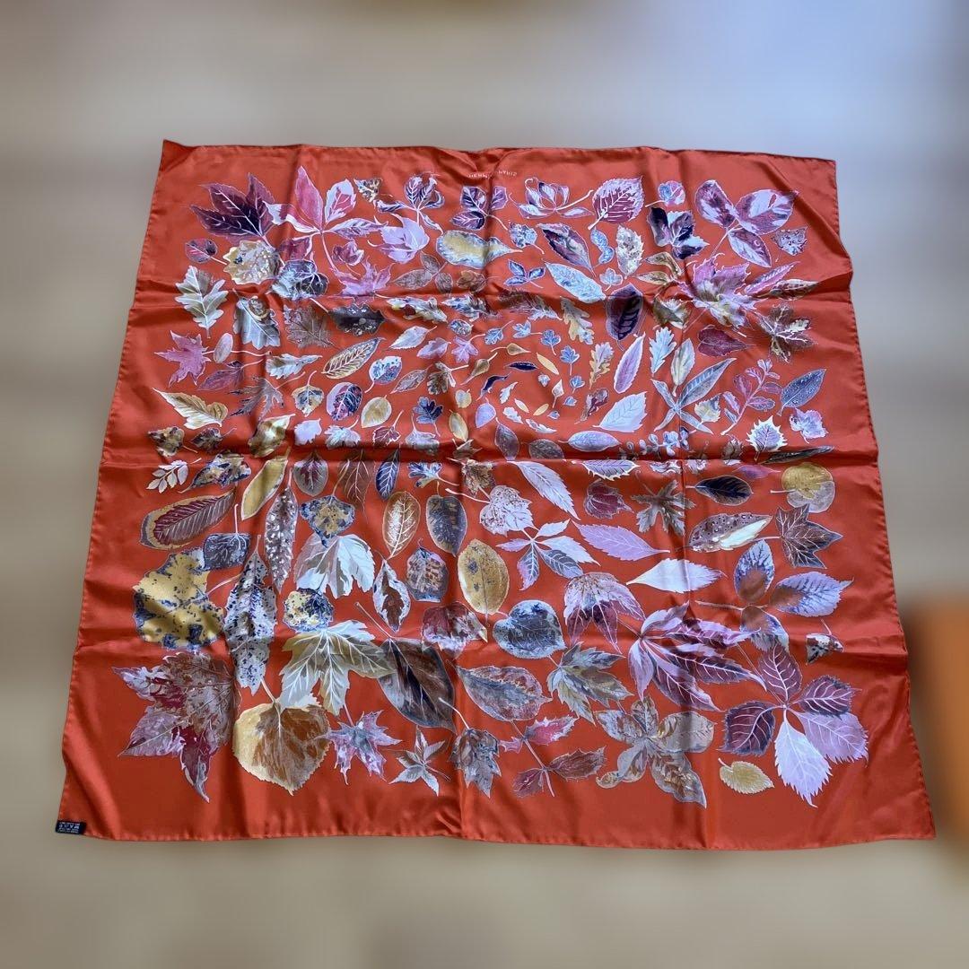 HERMES PAPIS オレンジ色の葉模様スカーフ　新品！