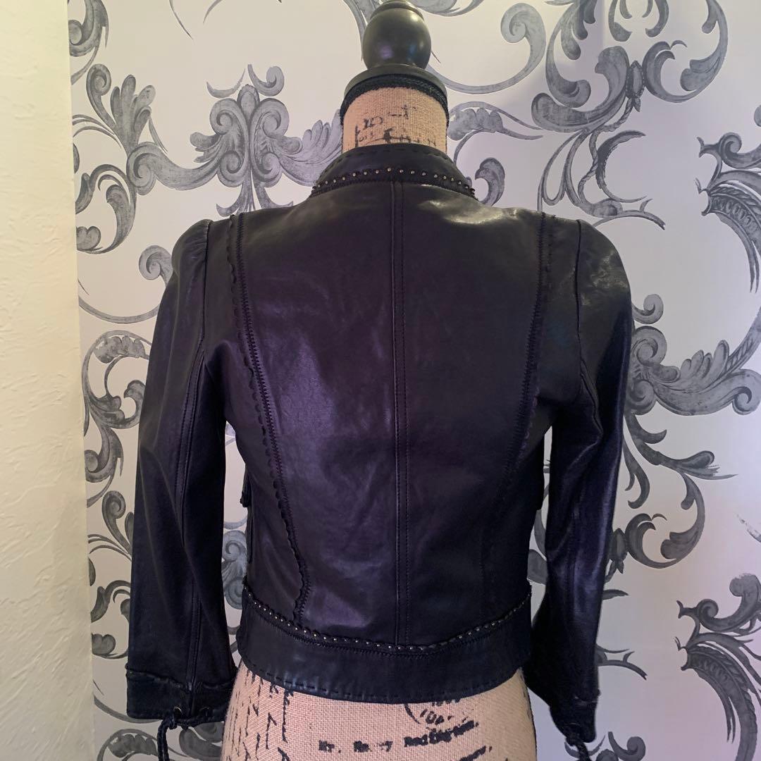 黒レザージャケット スタッズ付き