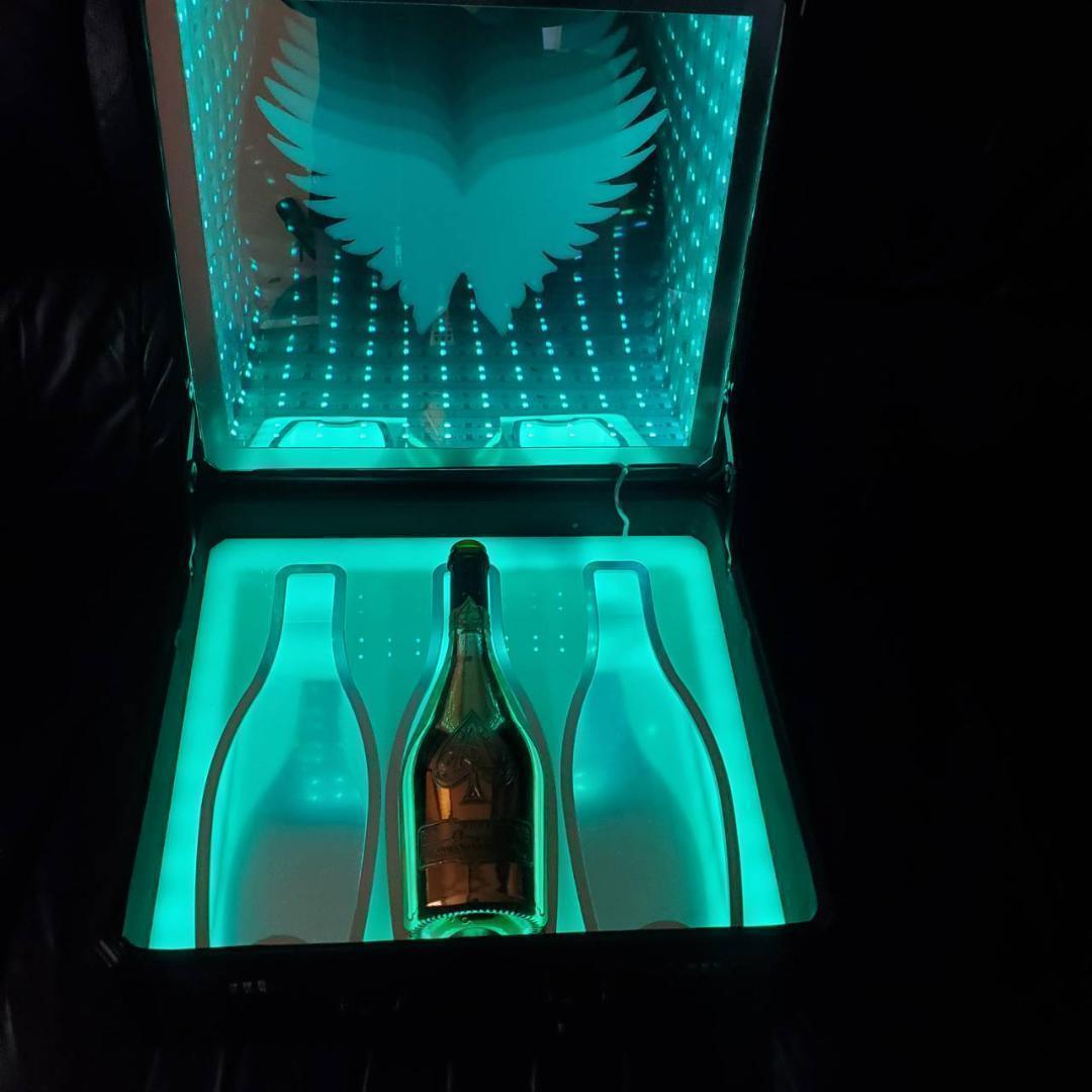 エンジェル アタッシュ ケース ANGEL シャンパン LED アルマンド　.