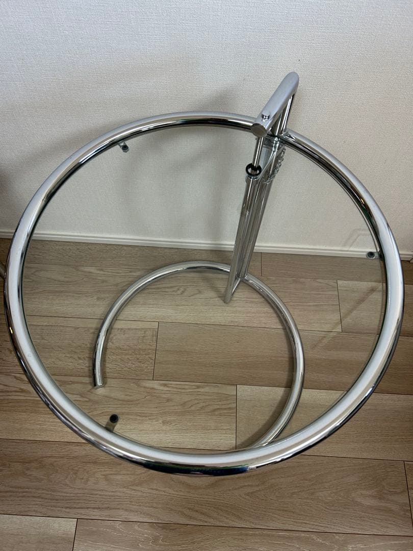 アイリーン・グレイ　アジャスタブルテーブル E.1027 プロダクト品
