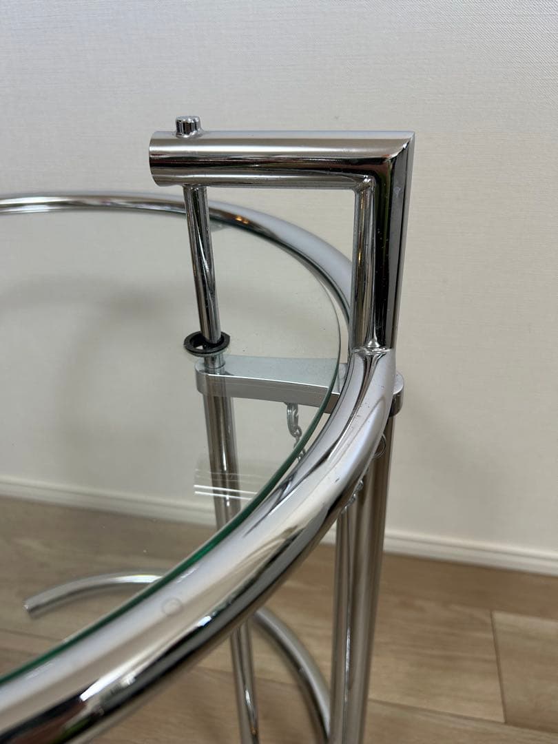 アイリーン・グレイ　アジャスタブルテーブル E.1027 プロダクト品